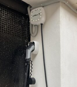 vehículo eléctrico cargador